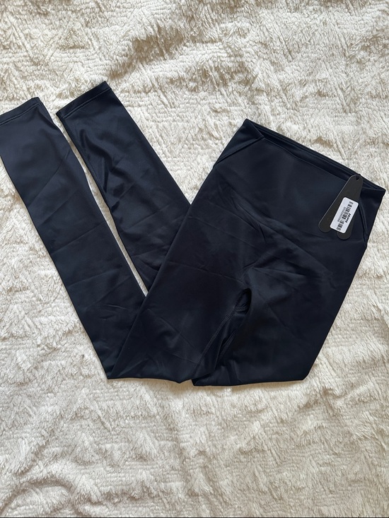 SKIMS Pants - SKIMS Bonded Waist High-Rise 26” Leggings NWT